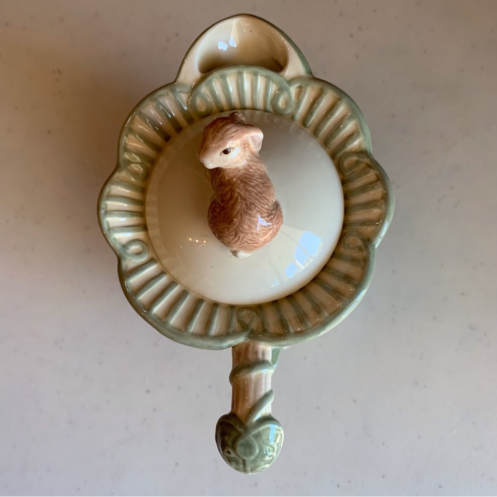 Demdaco 2001 Covered Ceramic Creamer Rabbit Spring Flowers - Picture 6 of 6